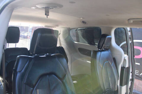 2017 Chrysler Pacifica Touring-L Plus