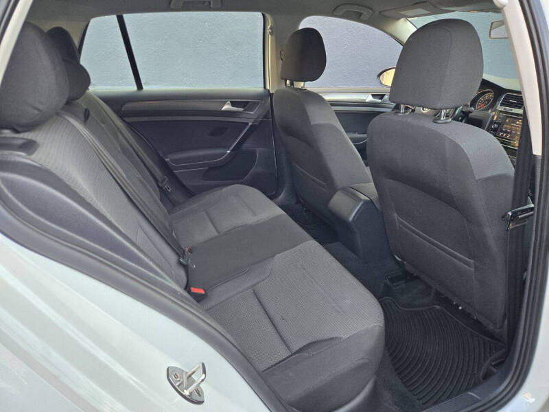 2018 Volkswagen Golf TSI S