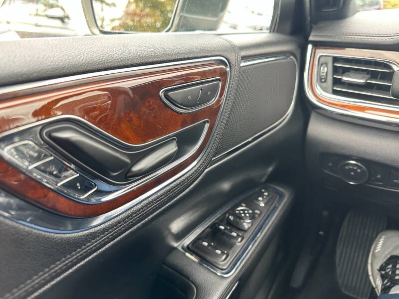 2017 Lincoln Continental Select