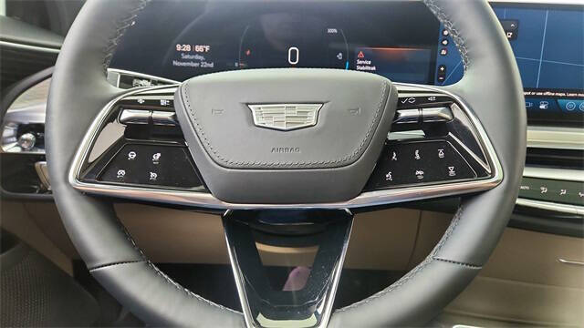 2025 Cadillac LYRIQ Luxury 3