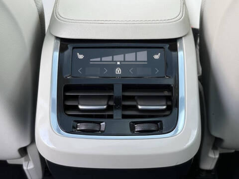 2023 Volvo XC90 B5 Plus Bright Theme