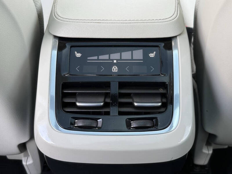 2023 Volvo XC90 B5 Plus Bright Theme