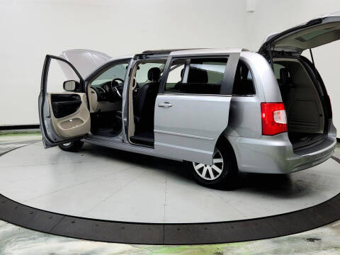 2015 Chrysler Town and Country LX