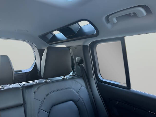 2025 Land Rover Defender 110 P500 X-Dynamic SE