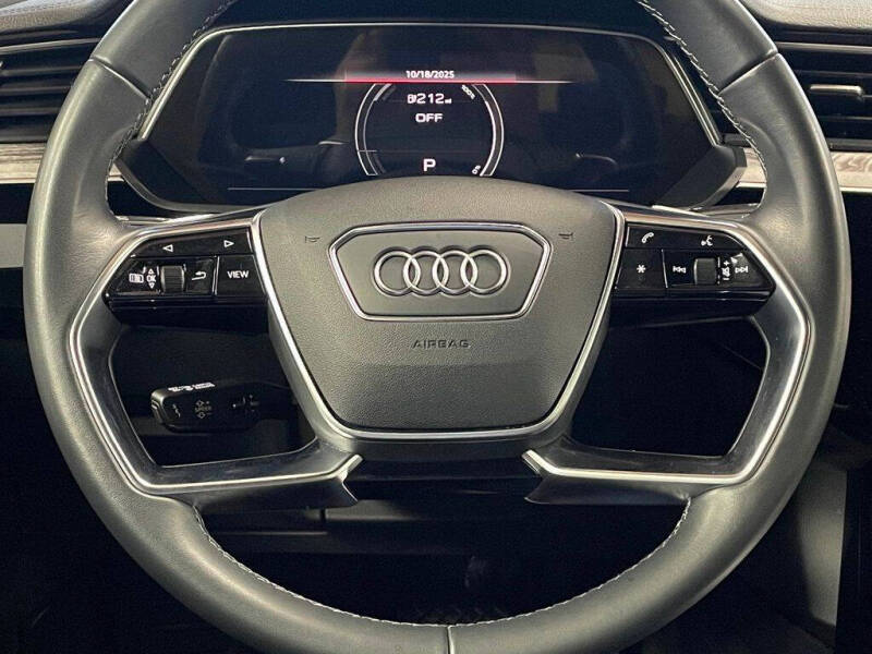 2022 Audi e-tron quattro Premium