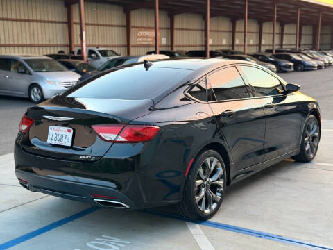 2015 Chrysler 200 S