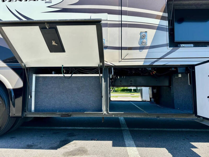 2014 Freightliner XCR Chassis