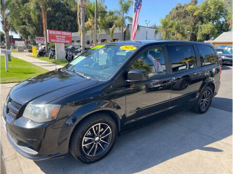 2015 Dodge Grand Caravan for sale at Dealers Choice Inc in Farmersville CA
