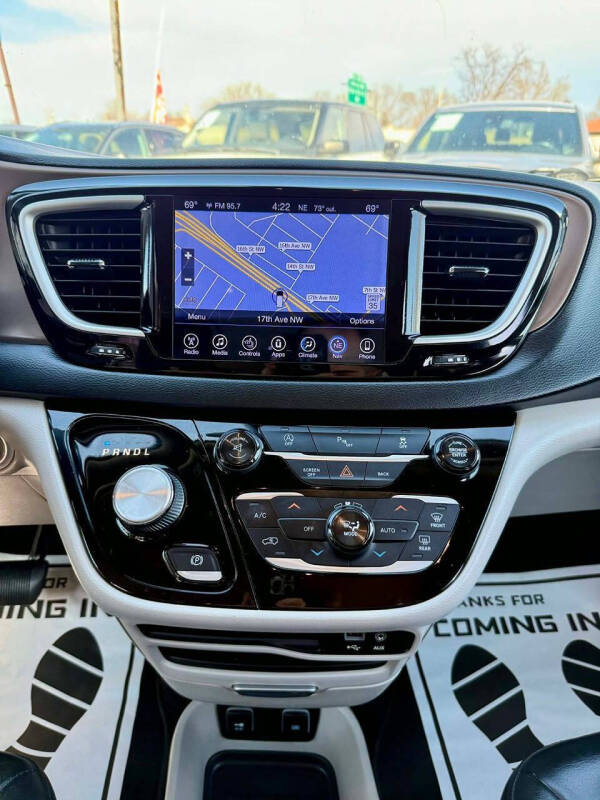 2017 Chrysler Pacifica Touring-L