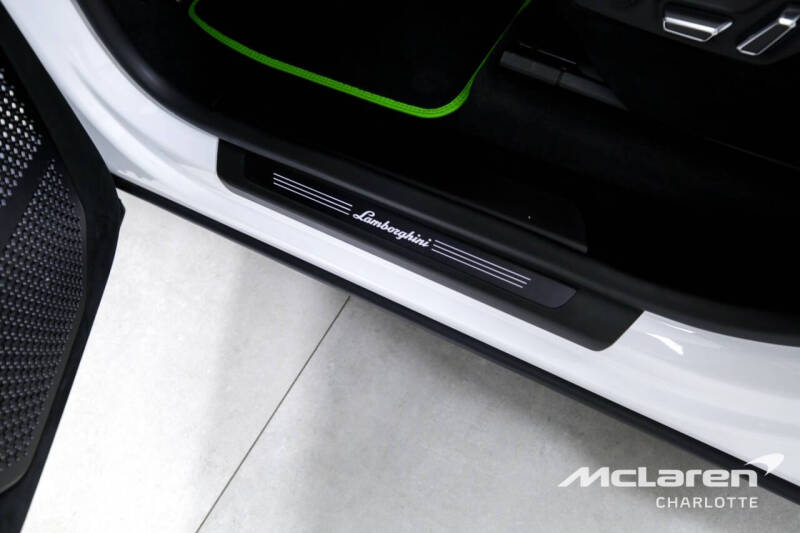 2023 Lamborghini Urus Performante