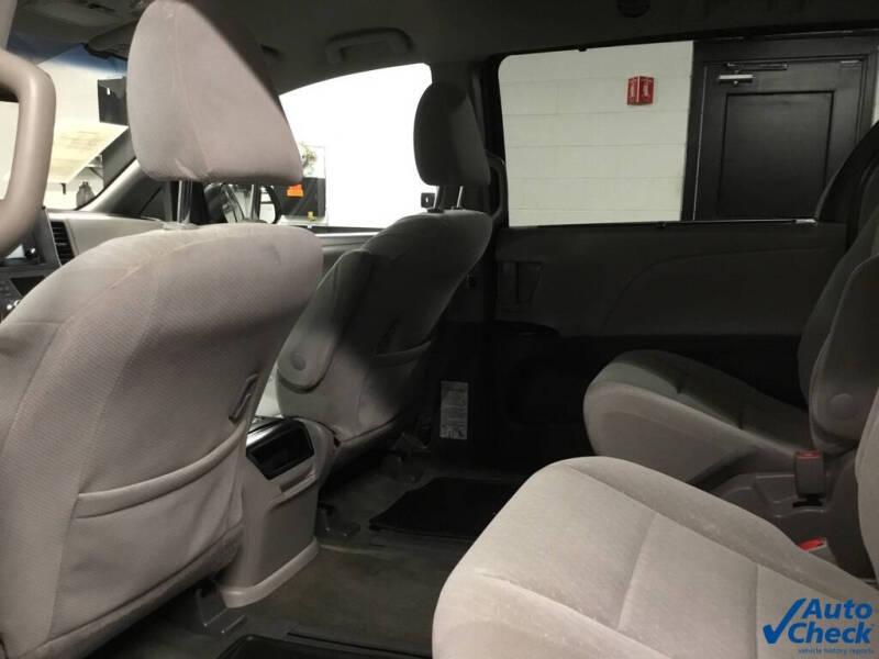 2017 Toyota Sienna LE 7-Passenger