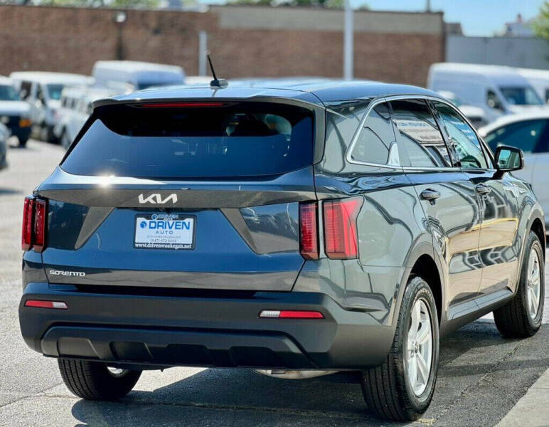 2023 Kia Sorento LX