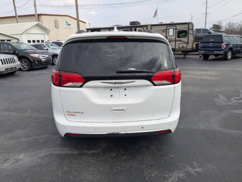 2017 Chrysler Pacifica Touring-L