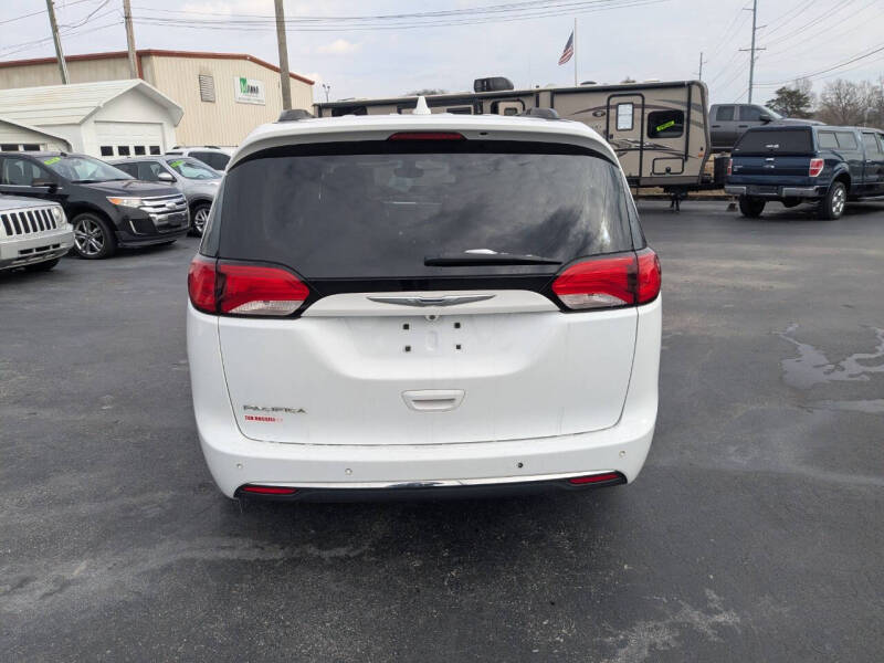 2017 Chrysler Pacifica Touring-L