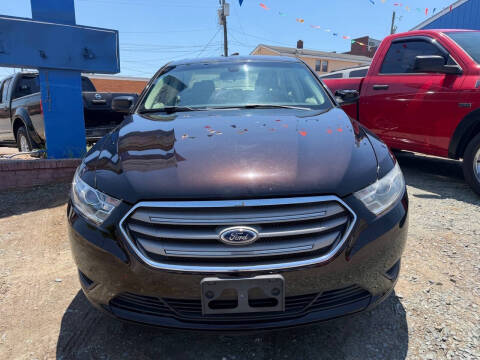 2014 Ford Taurus SE