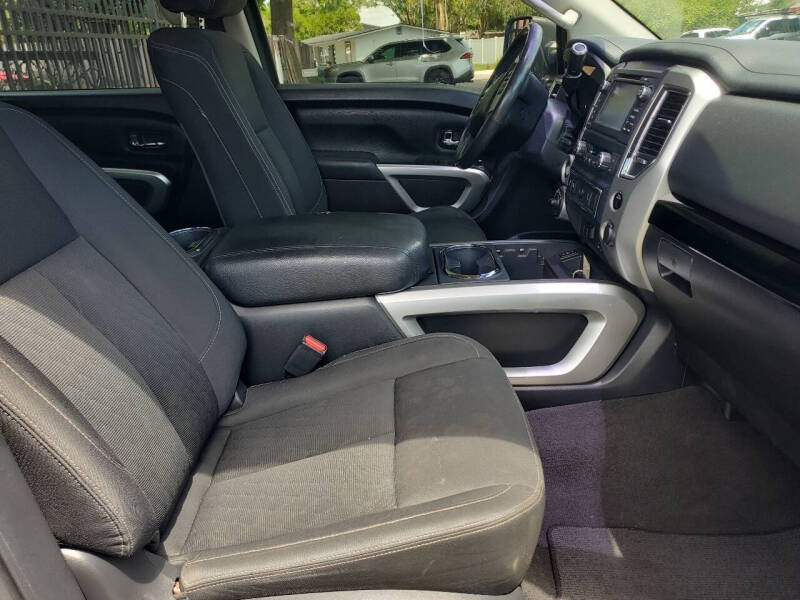 2017 Nissan Titan SV
