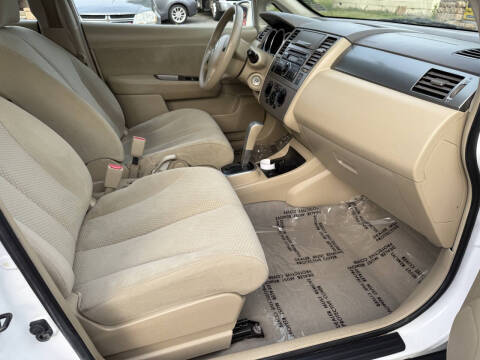 2011 Nissan Versa 1.8 SL