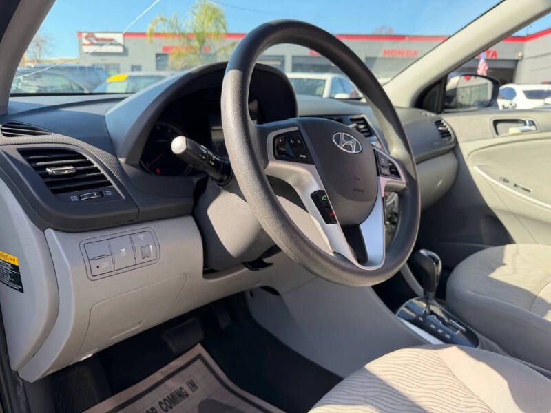 2012 Hyundai Accent GLS