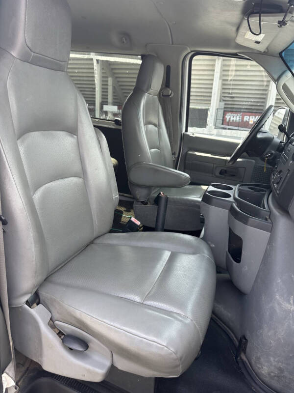 2012 Ford E-Series E-350 SD