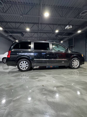 2013 Chrysler Town and Country Touring