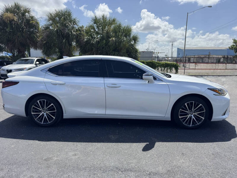 2023 Lexus ES 300h