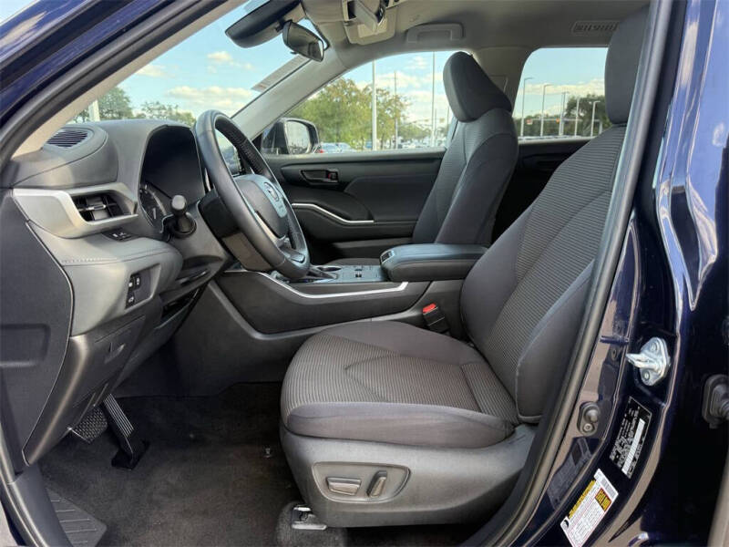 2025 Toyota Highlander LE