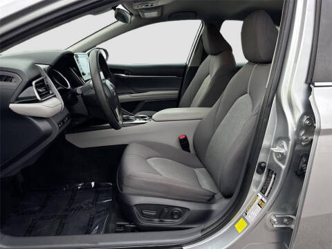 2022 Toyota Camry Hybrid LE