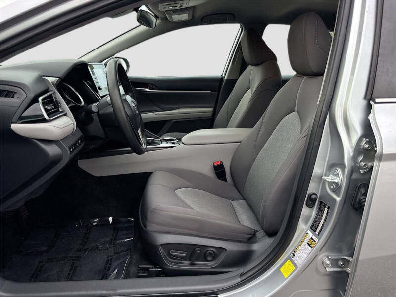 2022 Toyota Camry Hybrid LE