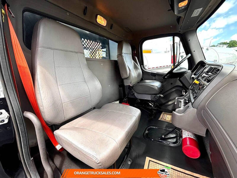 2020 Freightliner M2 106