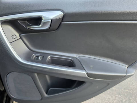2016 Volvo V60 T5 Drive-E Platinum