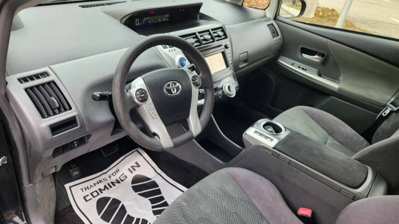 2013 Toyota Prius v Two