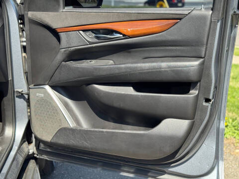 2018 Cadillac Escalade Luxury