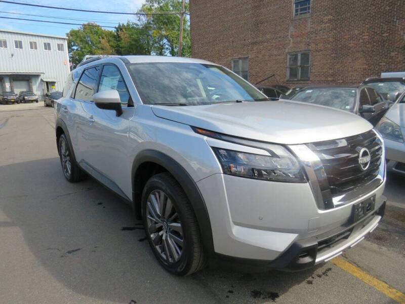 2025 Nissan Pathfinder SL