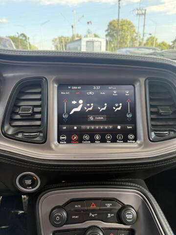 2023 Dodge Challenger SXT