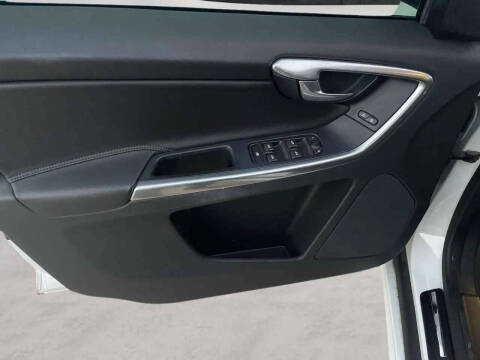 2016 Volvo XC60 T5 Drive-E Premier