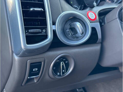 2017 Porsche Cayenne S E-Hybrid Platinum Edition