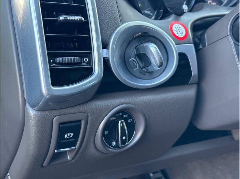 2017 Porsche Cayenne S E-Hybrid Platinum Edition