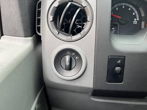 2013 Ford E-Series E-350 SD