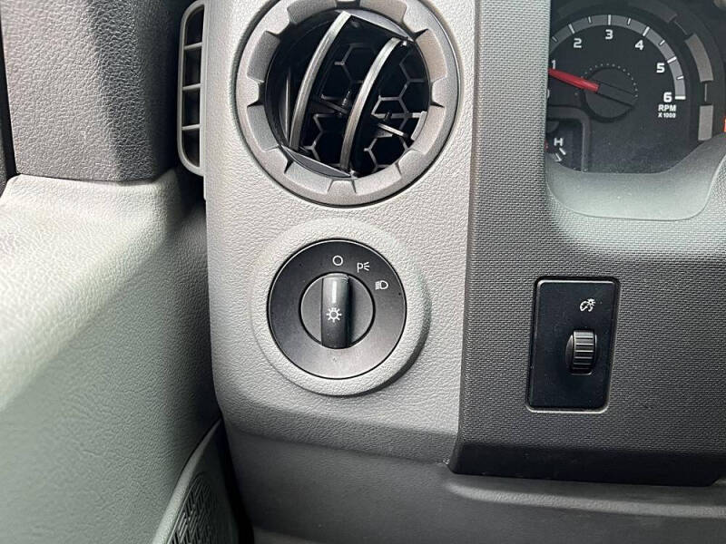 2013 Ford E-Series E-350 SD