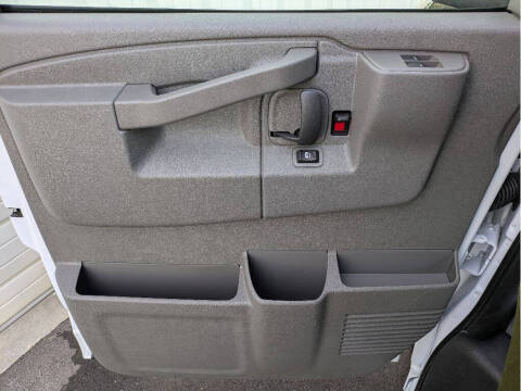 2025 Chevrolet Express 3500