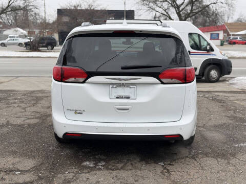 2020 Chrysler Pacifica Touring L