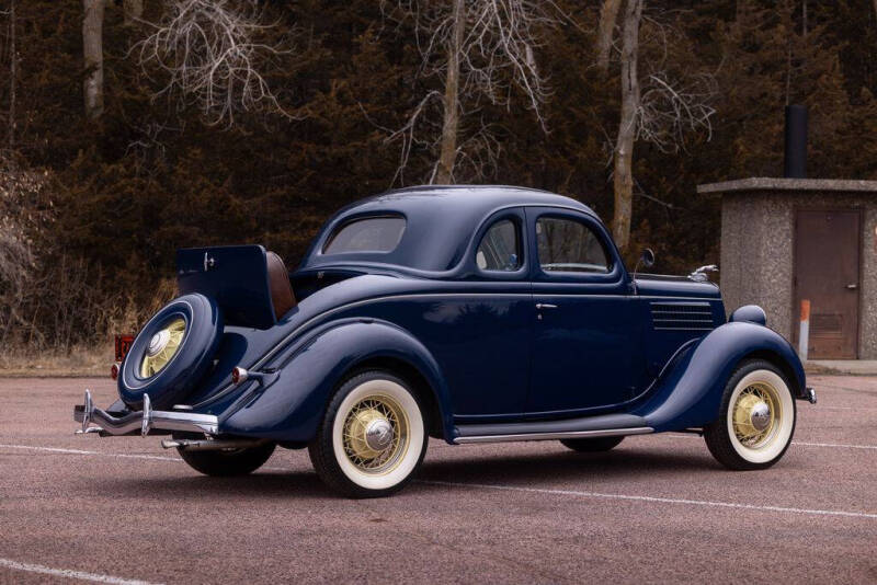1935 Ford Deluxe