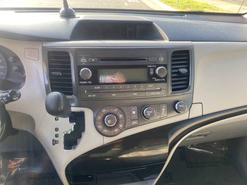 2014 Toyota Sienna L 7-Passenger