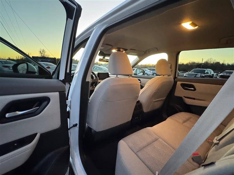 2025 Nissan Rogue SV