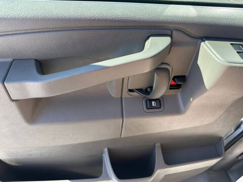 2025 Chevrolet Express LS 3500