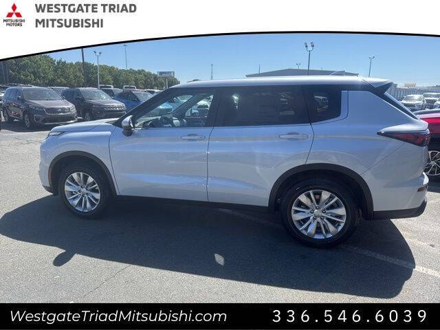 2026 Mitsubishi Outlander ES