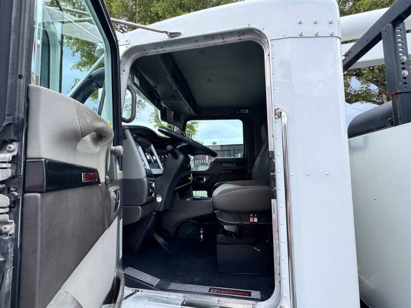 2014 Kenworth T4 Series
