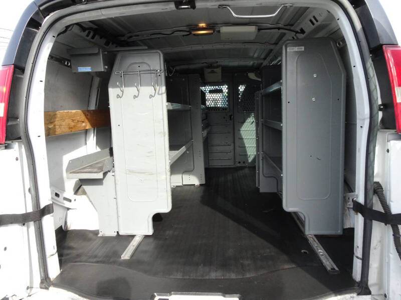2014 Chevrolet Express Cargo Work Van - Photo 21