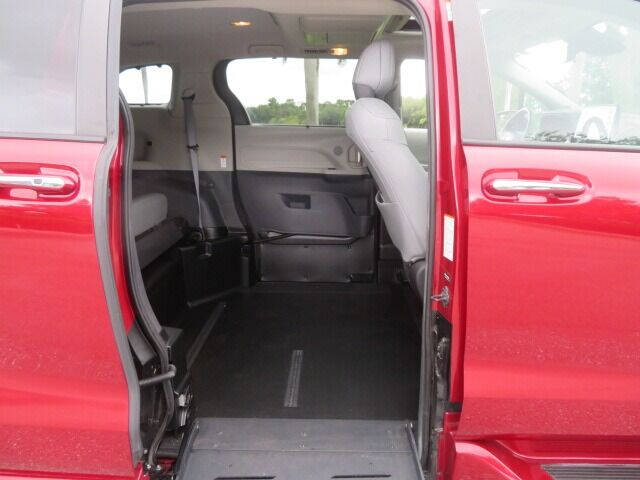 2022 Toyota Sienna Limited 7-Passenger