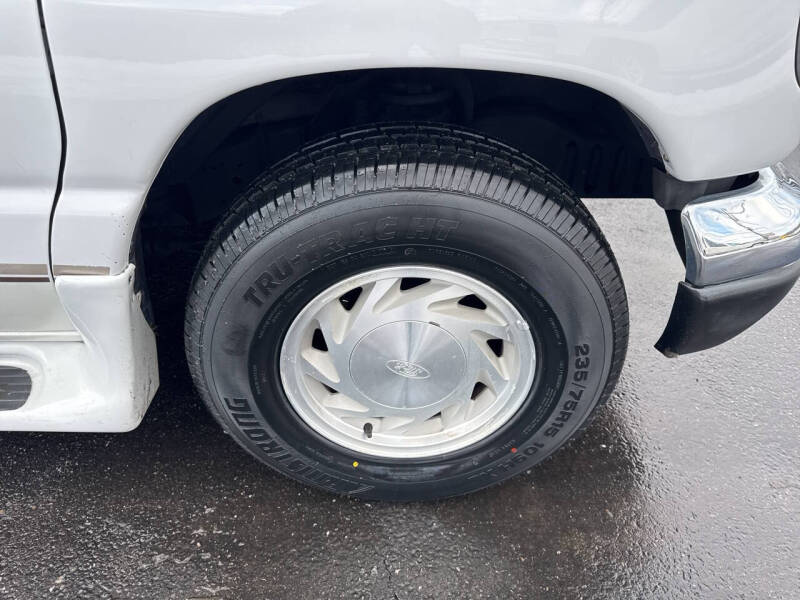 2003 Ford E-Series E-150